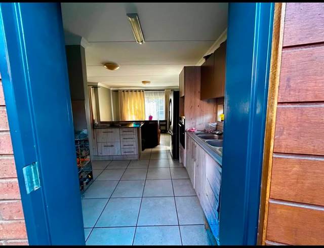 3 BEDROOM TOWNHOUSE FOR SALE IN MONTANA